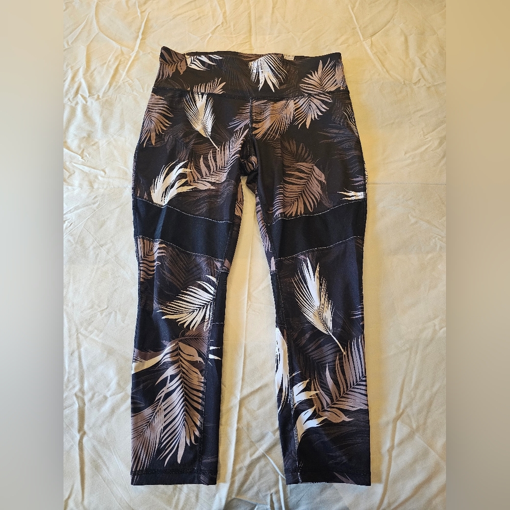 Xersion Black and Cream Leaf Print Leggings